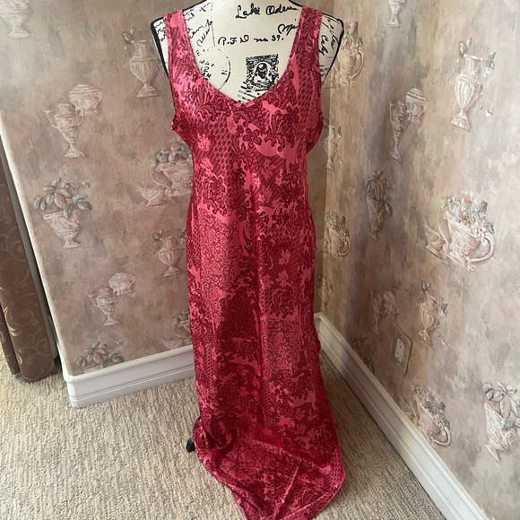 FREE PEOPLE WORTH THE WAIT BIAS CUT SLEEVELESS FLORAL MAXI DRESS LARGE RED - Picture 2 of 7